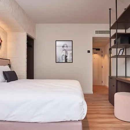 Rosa Hotell 3*